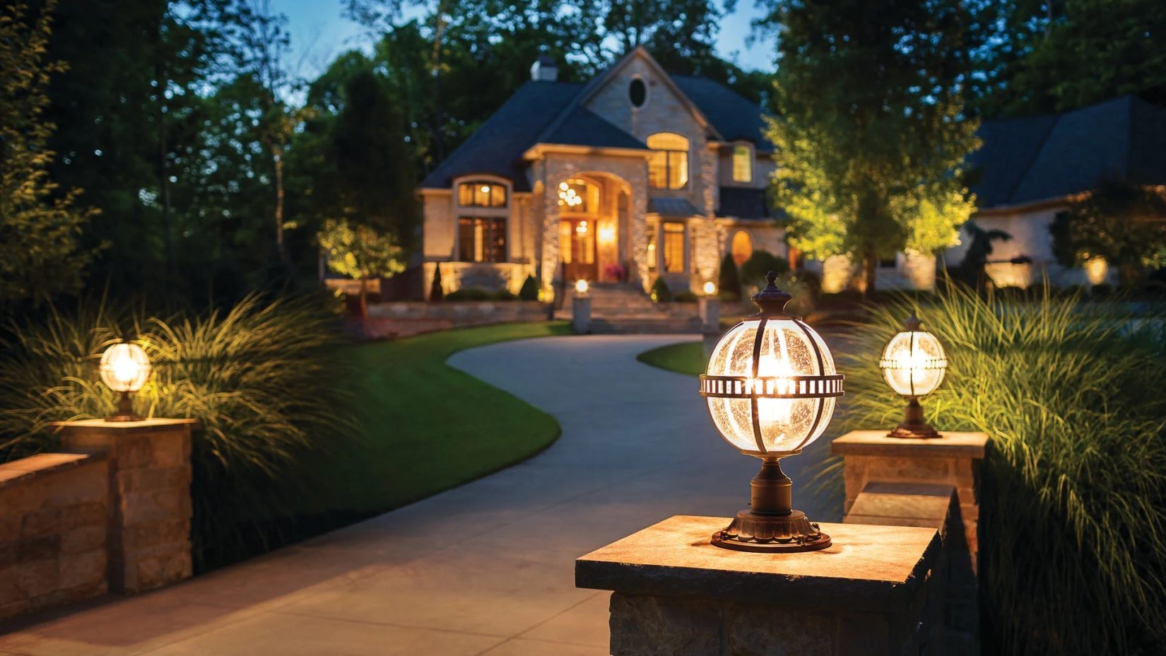 entrance lighting for residential home at dusk - Landscape lighting Orlando