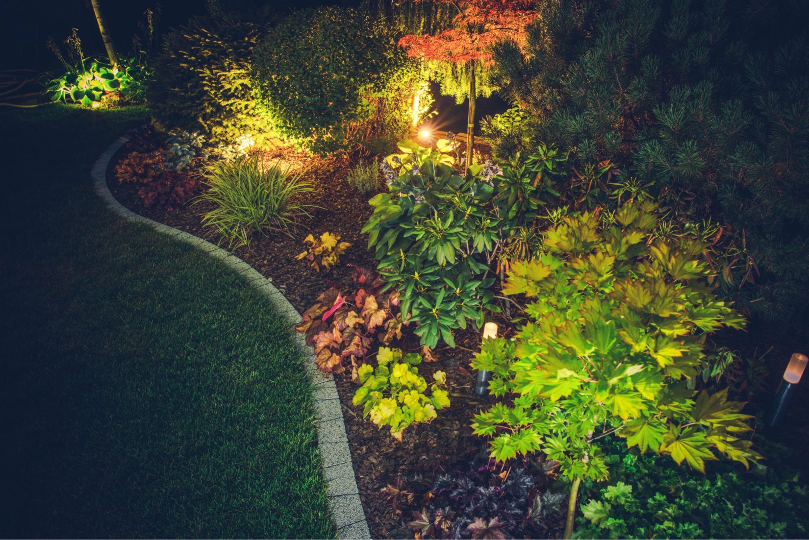Landscape lighting Orlando - Outdoor landscape lighting for home garden at night
