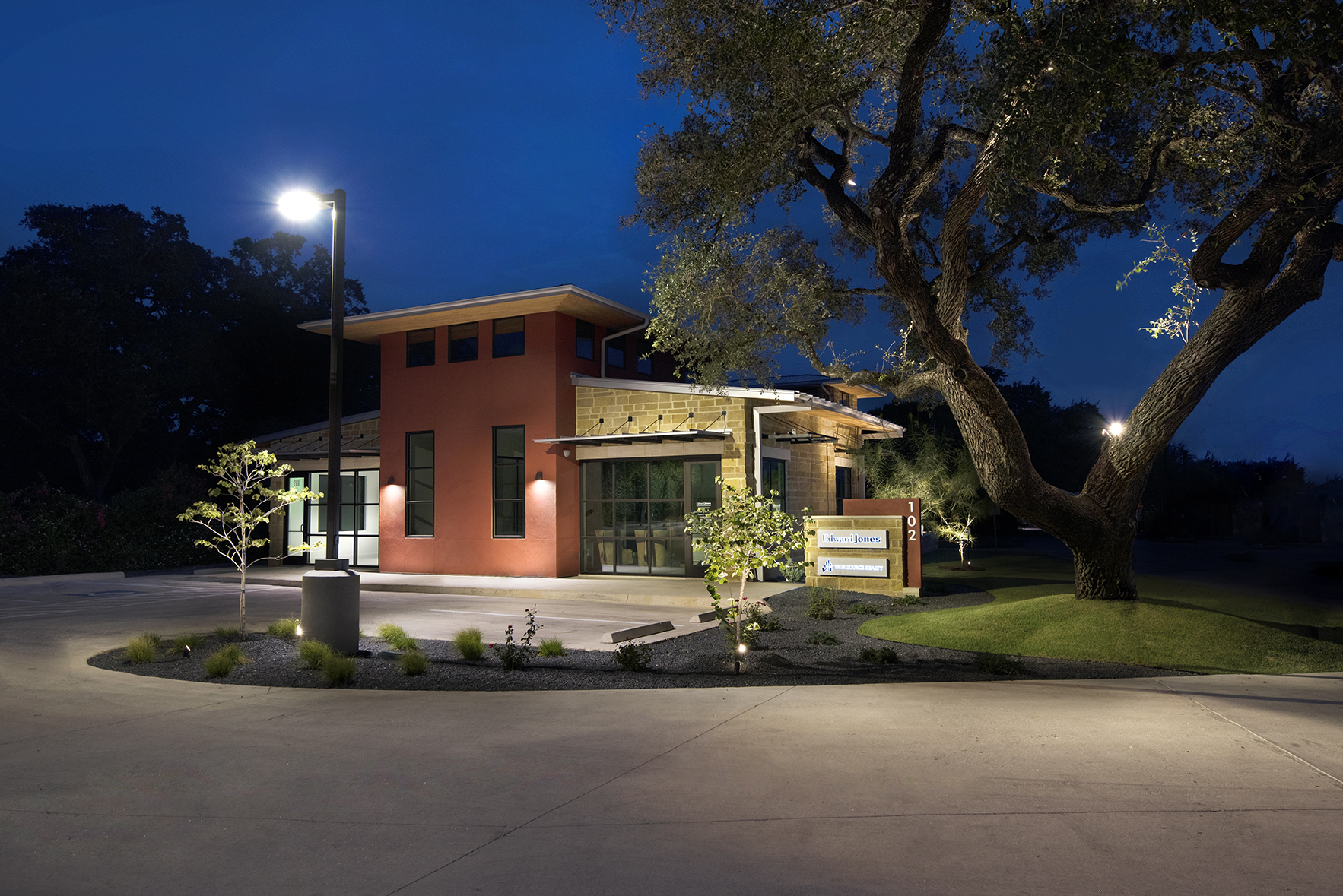 Outdoor Commercial Lighting